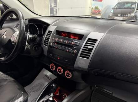 Mitsubishi - Outlander