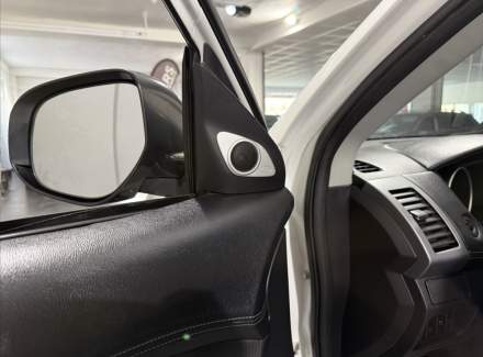 Mitsubishi - Outlander