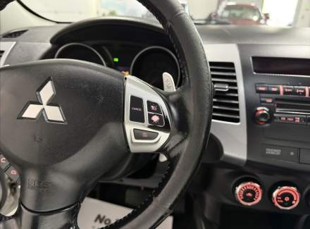 Mitsubishi - Outlander