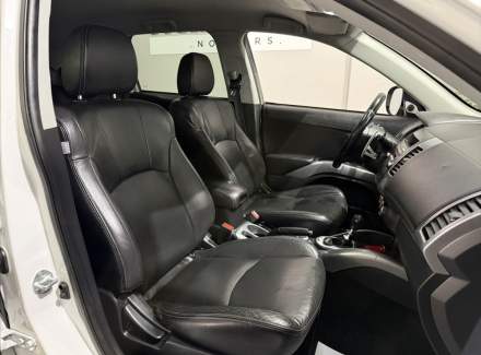 Mitsubishi - Outlander