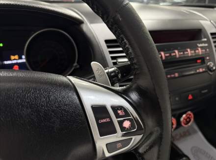 Mitsubishi - Outlander