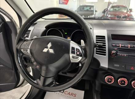 Mitsubishi - Outlander