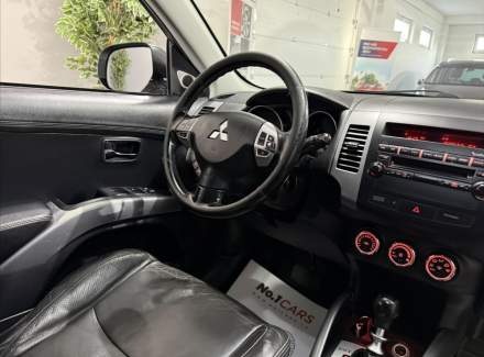 Mitsubishi - Outlander