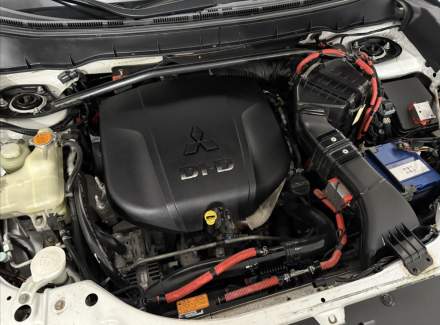 Mitsubishi - Outlander