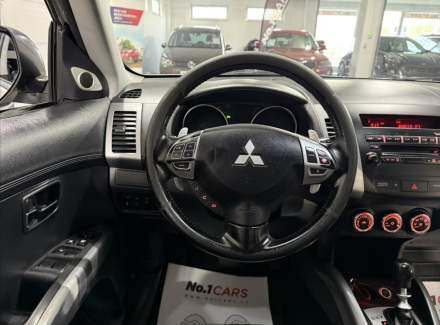 Mitsubishi - Outlander
