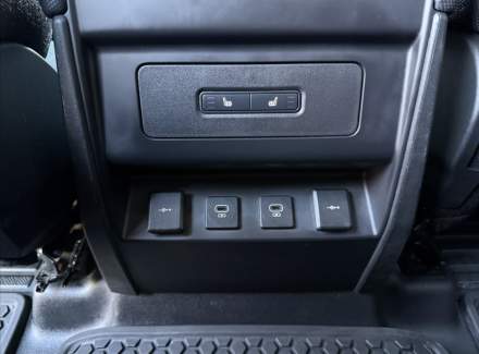 Land Rover - Defender