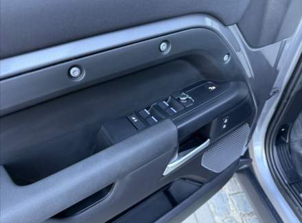 Land Rover - Defender