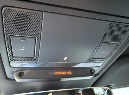 Land Rover - Defender