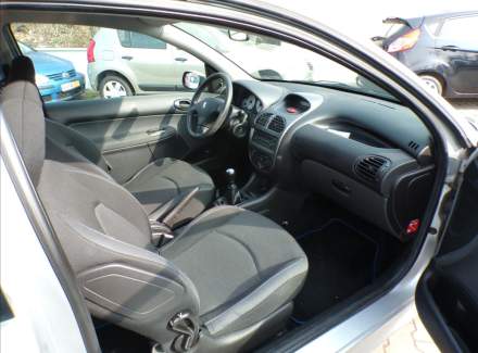 Peugeot - 206