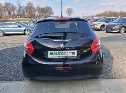 Peugeot - 208