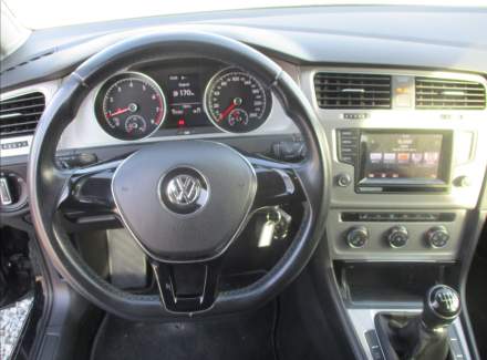 Volkswagen - Golf