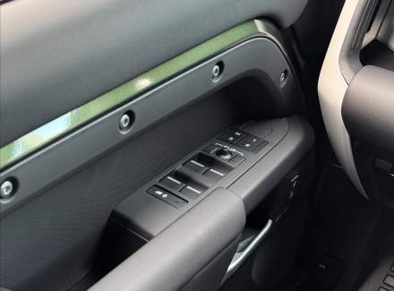 Land Rover - Defender