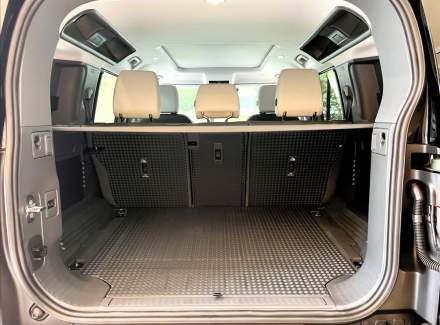 Land Rover - Defender