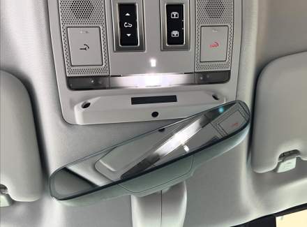 Land Rover - Defender