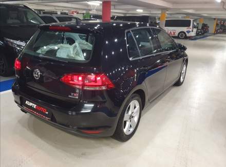 Volkswagen - Golf