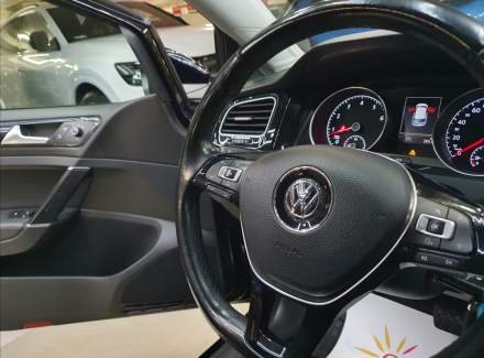 Volkswagen - Golf