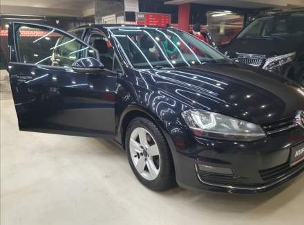 Volkswagen - Golf