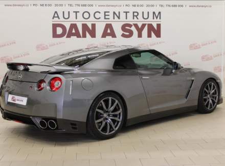 Nissan - GT-R