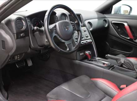 Nissan - GT-R