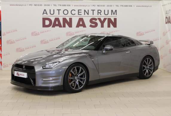 Nissan - GT-R
