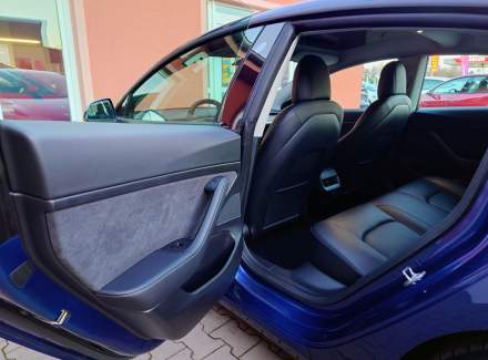 Tesla - Model 3