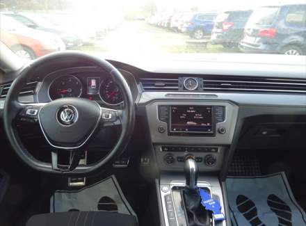 Volkswagen - Passat