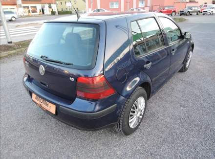 Volkswagen - Golf