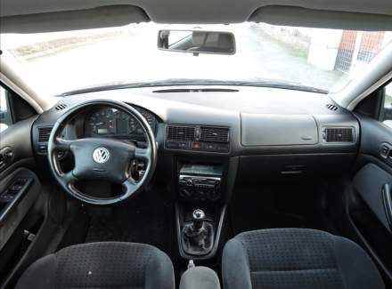 Volkswagen - Golf