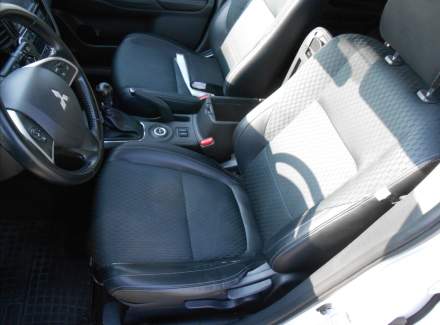 Mitsubishi - Outlander