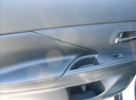 Mitsubishi - Outlander