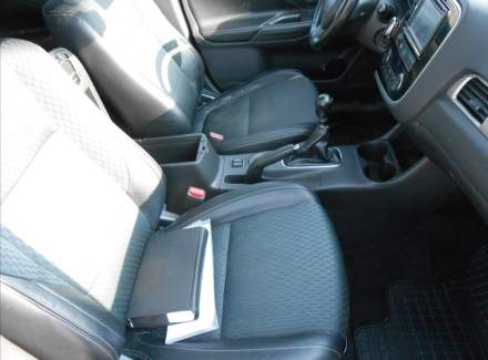 Mitsubishi - Outlander