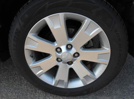 Mitsubishi - Outlander