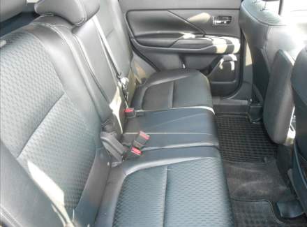 Mitsubishi - Outlander