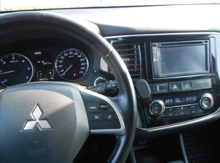 Mitsubishi - Outlander