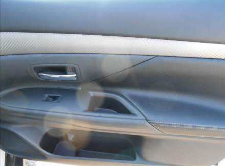 Mitsubishi - Outlander