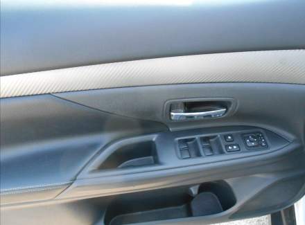 Mitsubishi - Outlander