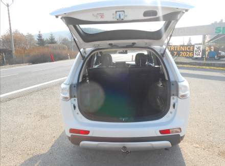 Mitsubishi - Outlander