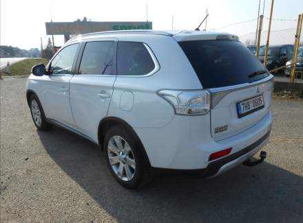 Mitsubishi - Outlander