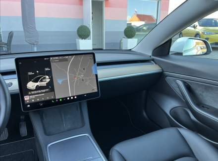 Tesla - Model 3