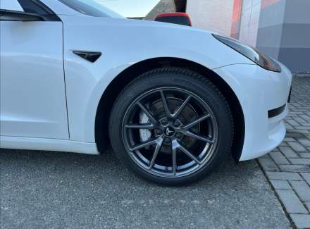 Tesla - Model 3