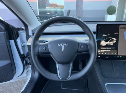 Tesla - Model 3