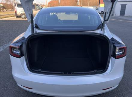 Tesla - Model 3