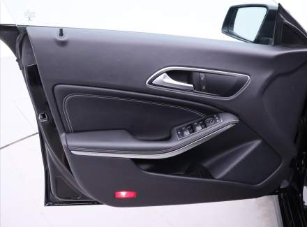 Mercedes-Benz - CLA