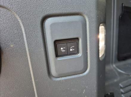 Land Rover - Defender