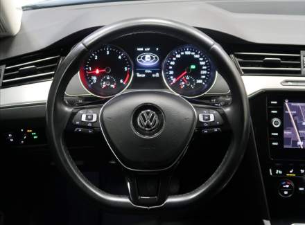 Volkswagen - Passat