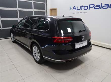 Volkswagen - Passat