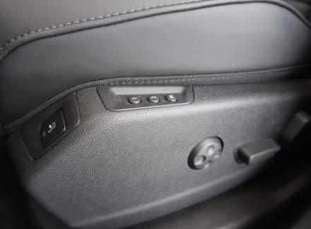 DS Automobiles - DS7 Crossback