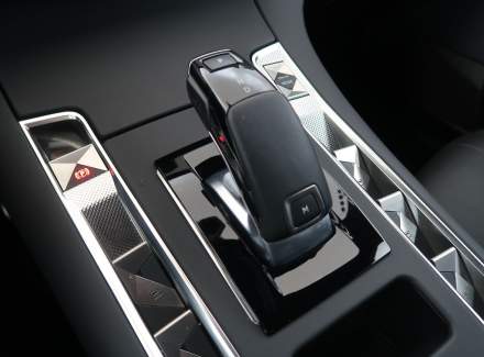 DS Automobiles - DS7 Crossback