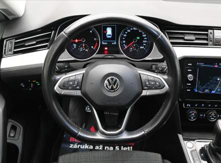 Volkswagen - Passat