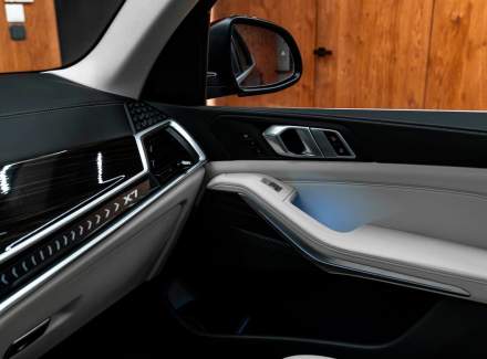 BMW - X7